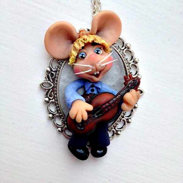 Polymer clay  pendant,miniatures,sculptures in polymer clay,gift for her,handmade necklaces,sculptures in clay,topo Gigio,mice i