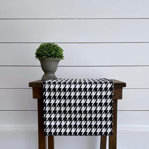 Black and White Houndstooth Table Runner Retro Table Linens Vintage Centerpiece Home Decor Classic Scottish Dining Room Kitchen Party Linens