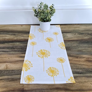 Yellow Table Runner Dandelion Centerpiece Vintage Home Decor Floral Table Linens Dining Room Kitchen Decor Spring Summer Decoration