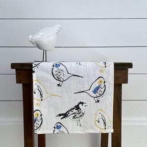 Vogel Print Tischläufer Gelb Blau Toile Küchenwäsche Wohnkultur Vogel Herzstück Bauernhaus Natur Liebhaber Geschenk Leben im Freien