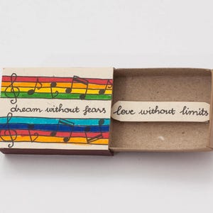Leuke leuke aanmoedigingskaart / luciferdoos / geschenkdoos / berichtenbox "Droom zonder angsten, liefde zonder grenzen" / OT046