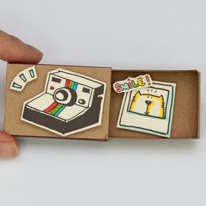 Süße Freundschafts-Streichholzschachtel Karte/ Geschenkbox/ Kamera Gelbe Katze Lächeln/ OT051