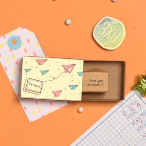 Tarjeta romántica de amor a larga distancia / Linda tarjeta de "Te amo" para sorprenderla / Regalo de larga distancia para él / Tarjeta de caja de cerillas con aviones de papel / Tarjeta pensando en ti
