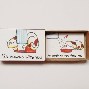 Biglietto Cat Love / Divertente biglietto per l'anniversario / Regalo matchbox carino / Biglietto di auguri carino / Sono sempre con te finché mi dai da mangiare / LV116