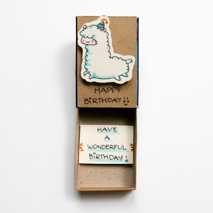 Lama-Geburtstagskarte Matchbox / süße Alpaka-Karte kleine kleine Geschenk-Box / "Haben Sie einen wunderbaren Geburtstag" / alles Gute zum Geburtstag / BD010