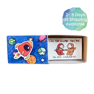 Romantische liefdeskaart/ liefdeskaart astronauten/unieke matchbox-kaart voor hem/ liefdescadeau/"I'm so blij you're in my universe"/ Jubileumcadeau
