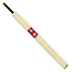 Cincel plano para tallar madera Senkichi de 4,5 mm con hoja de acero de alta calidad para detalles intrincados y precisión en proyectos de carpintería fina.