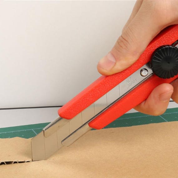 NT エヌティー カッター A-500RP 工具　DIY NT Cutter L-500P Utility Knife Snap off Blade 18mm Screw Lock Red