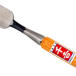 Senkichi 30mm Flat Socket Chisel with Yasuki White Paper Steel Blade and Red Oak Handle for Precision Wood Carving and Surface Levelling
