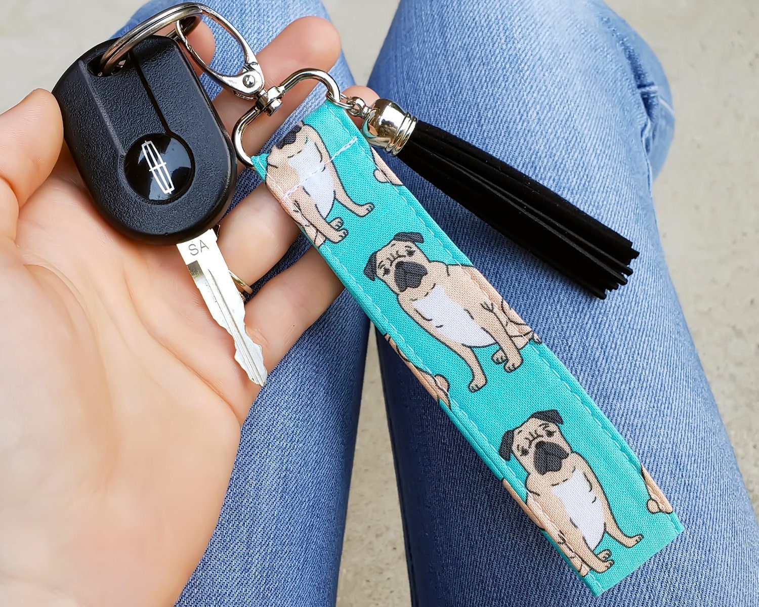 Wrapables Lanyard Keychain and ID Badge Holder, Gray Pug 