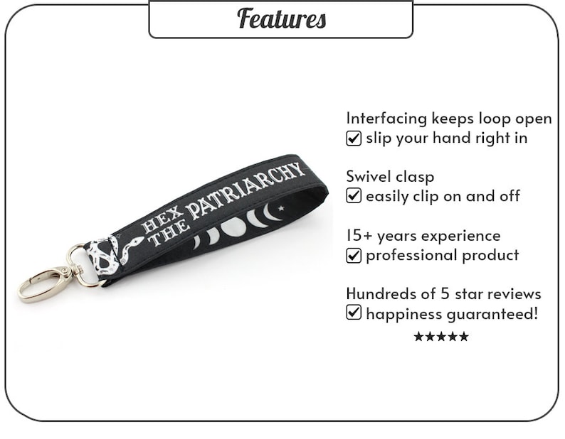 K&ouml;nnte beinhalten: Schwarz-wei&szlig;es Lanyard mit dem Text "Hex the Patriarchy" und einem Schlangendesign. Das Lanyard hat einen Drehverschluss und ist aus strapazierf&auml;higem Material gefertigt.