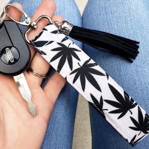 Weed Keychain Wristlet | Cannabis Keychain | Smoker Accessories for Car | 420 Gifts | Pot Key Fob | Marijuana Gifts | THC Lanyard for Keys