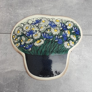 Arabia wall plate, Rye Flower and Daisy. Design Heljä Liukko-Sundström. Vintage Finland Wall Plate.