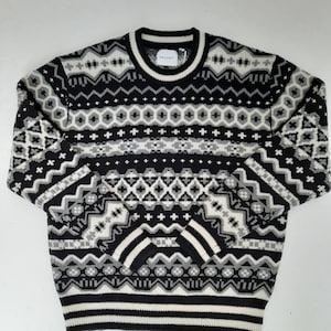 Norwegian VAILENT pullover sweater in a simple Scandinavian style. Size L Large. New, unused condition.