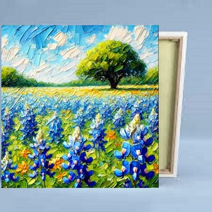 Pu&ograve; includere: Un dipinto che rappresenta un campo di fiori di lupino blu con un grande albero verde sullo sfondo. Il cielo &egrave; blu con nuvole bianche. Il dipinto &egrave; realizzato in uno stile pittorico con pennellate visibili.