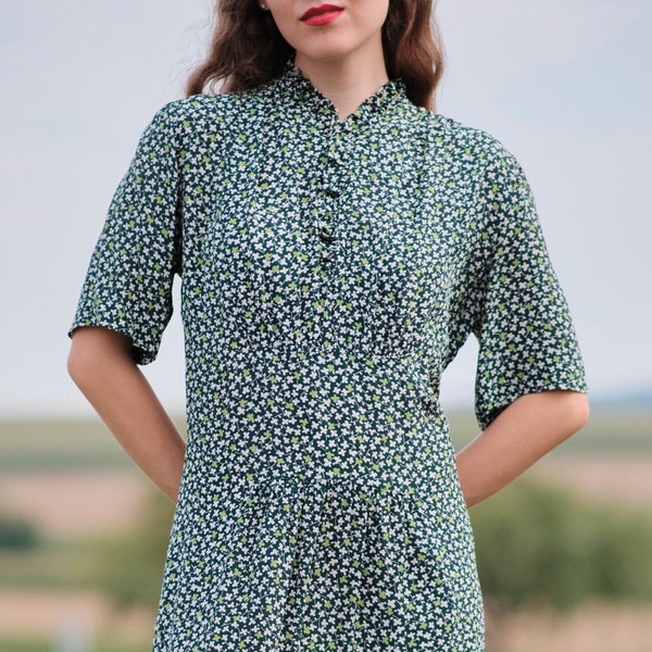 Vintage 1930s 30s 1940s 40s Volup Plus Size Dress Green White Floral Clover Print Rayon Crêpe de Chine - Ruffles and Short Sleeves