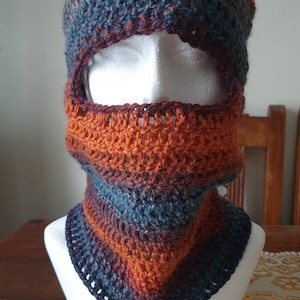 Máscara de esquí de ganchillo hecha a mano con pasamontañas de invierno. Protector de cabeza, cuello y cara.