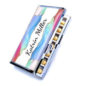 Benutzerdefinierte Name wöchentlich Pillenbox, Mama dekoratives Kreditkartenetui, niedliches Pill Organizer Schwester Geschenk, Biologin personalisierter Visitenkartenhalter