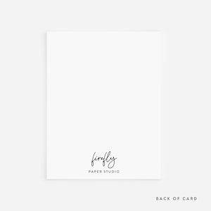 K&ouml;nnte beinhalten: Eine wei&szlig;e Karte mit dem Text "firefly PAPER STUDIO" in schwarzer Schrift. Die Worte "BACK OF CARD" sind unten rechts in Schwarz gedruckt. Die Karte ist rechteckig und hat ein minimalistisches Design.