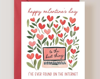 Könnte beinhalten: Eine Valentinstagskarte mit einem rosa Laptop, umgeben von roten und rosa Herzen und grünen Blättern. Auf dem Laptop-Bildschirm steht "to the best thing I've ever found on the internet".