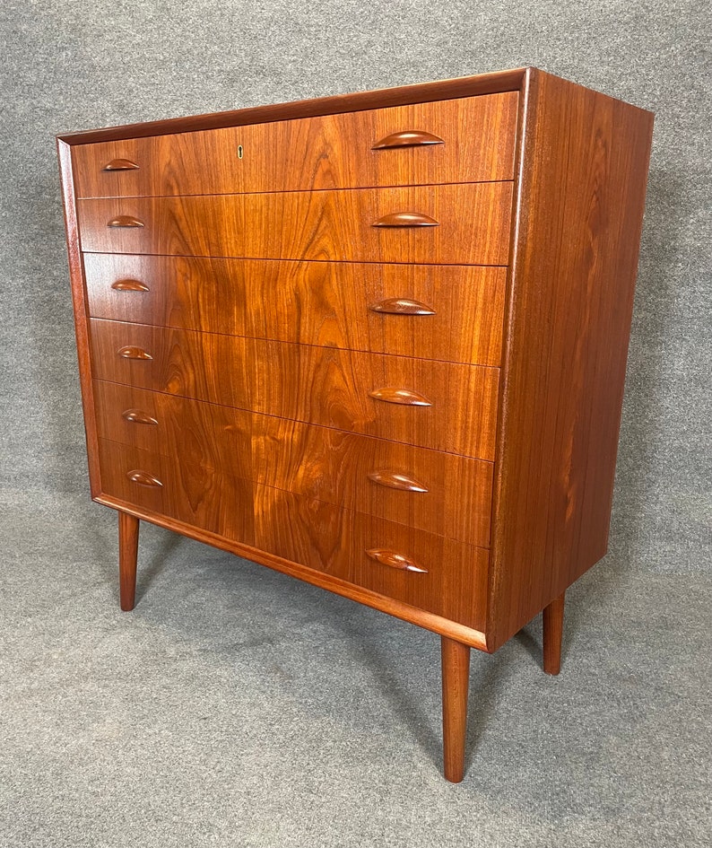 Vintage Danish Mid Century Modern Teak Dresser by Johannes Sorth afbeelding 7