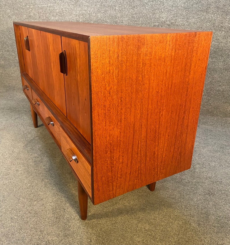 Vintage British Mid Century Modern Teak Compact Credenza by G Plan Bild 4