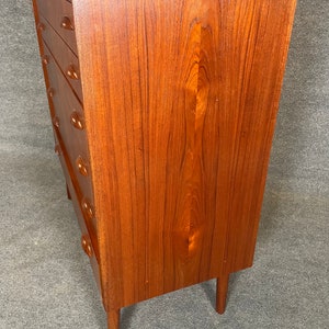 Vintage Danish Mid Century Modern Teak Dresser by Johannes Sorth afbeelding 3