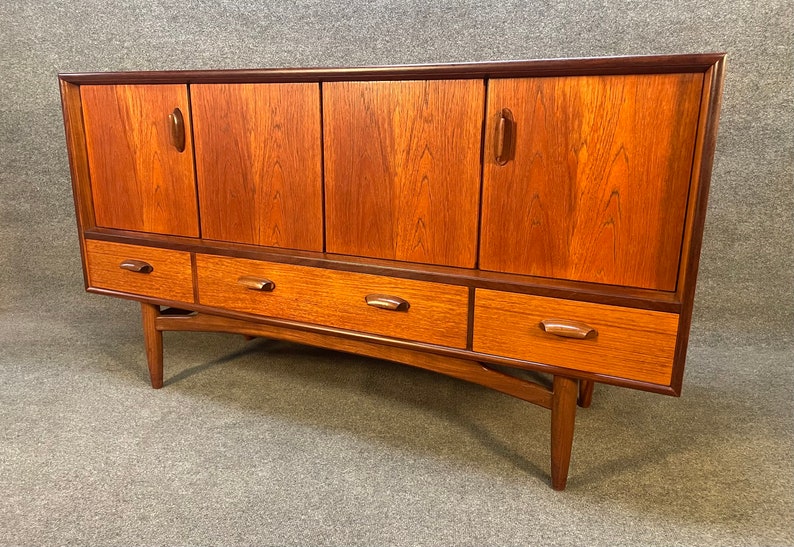 Vintage British Mid Century Modern Teak Compact Credenza by G Plan Bild 10