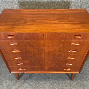 Vintage Danish Mid Century Modern Teak Dresser by Johannes Sorth afbeelding 4