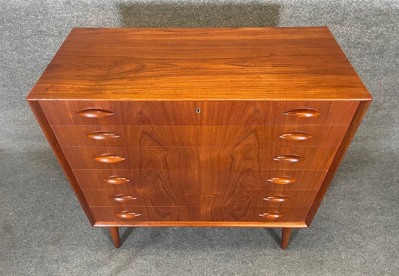 Vintage Danish Mid Century Modern Teak Dresser by Johannes Sorth afbeelding 4