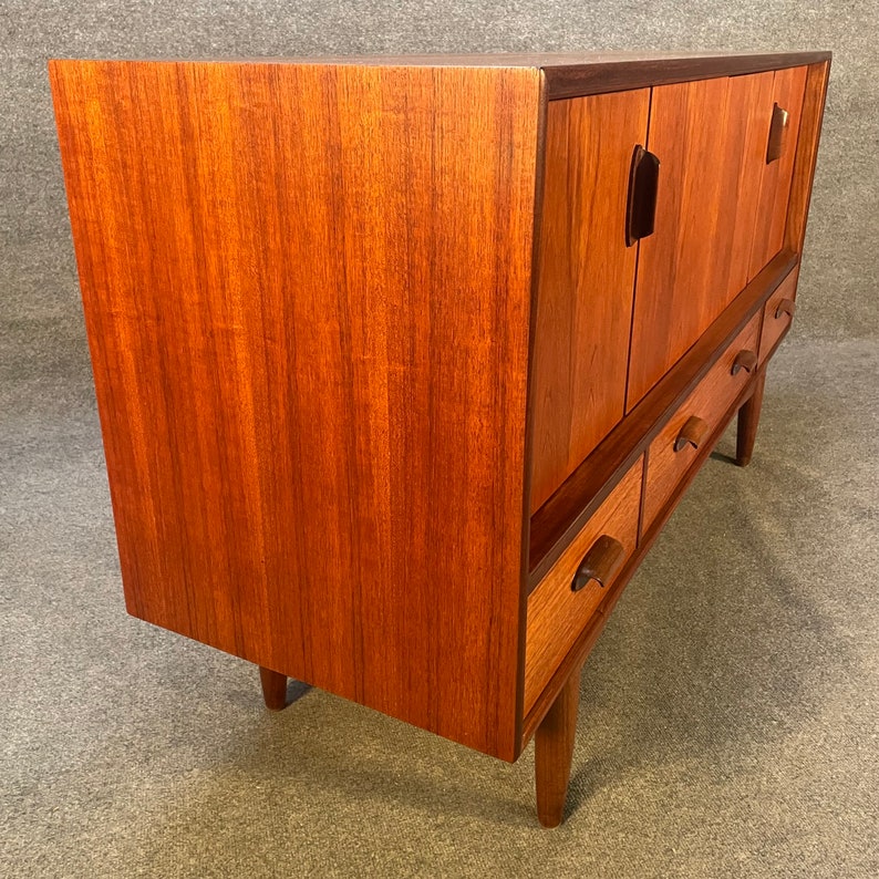 Vintage British Mid Century Modern Teak Compact Credenza by G Plan Bild 5