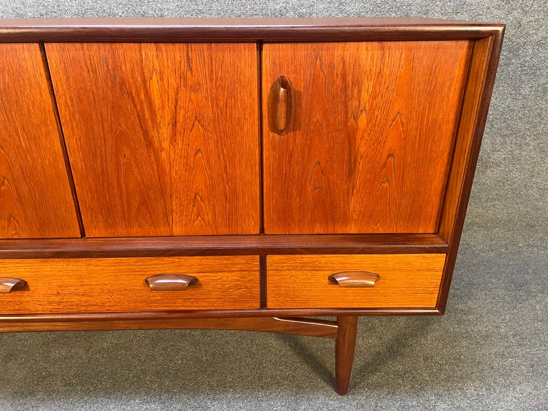 Vintage British Mid Century Modern Teak Compact Credenza by G Plan Bild 8