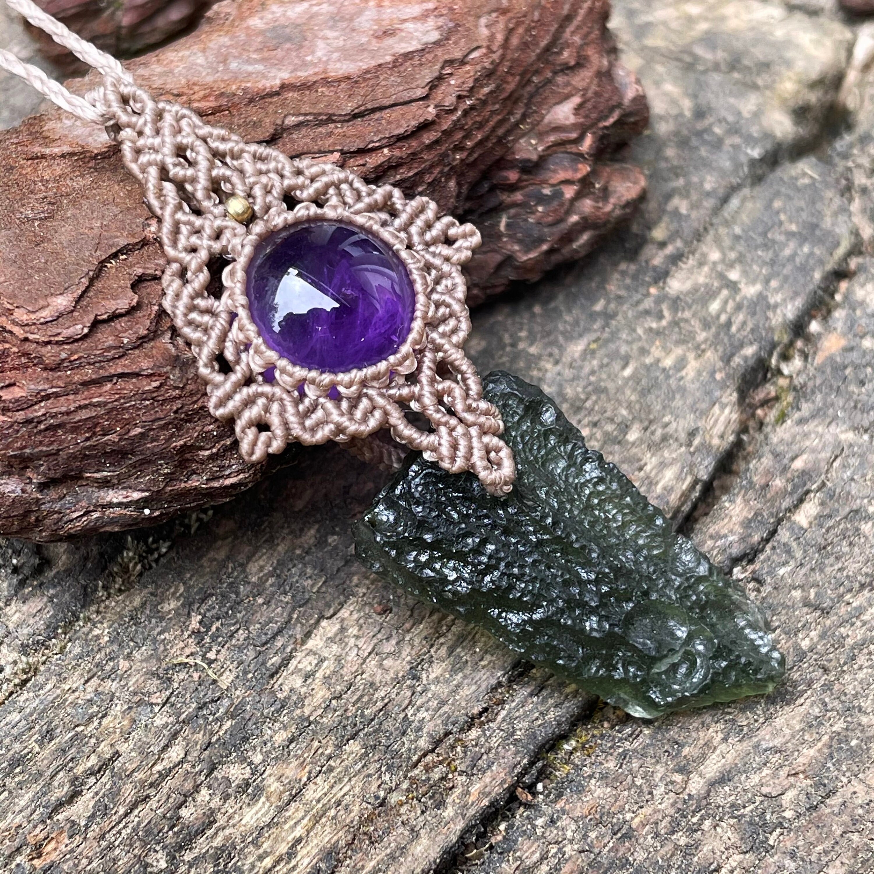 Moldavite and Amethyst Pendant. Micromacrame (1240) - Etsy