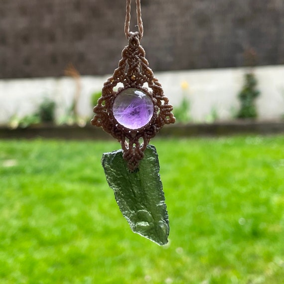 Moldavite and Amethyst Pendant. Micromacrame (1240) - Etsy