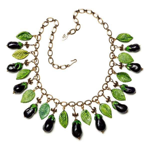 Bijoux végétaux. Collier noir de fruits et de feuilles d'aubergine. Idée cadeau de Pâques. Meilleur ami cadeau. Céramique faite main. Pièce unique