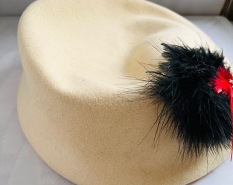 Vintage Womens Hat Cream Feather Tam 1940s