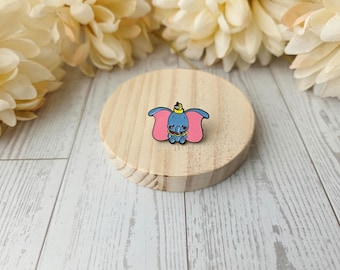 Pin esmaltado de Dumbo / Pines para cordón de identificación de maestra o enfermera / Accesorios de trabajo con forma de elefante