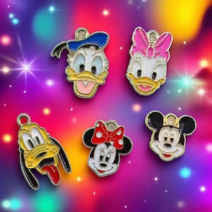 Disney Friends Emaille Anhänger - Mickey, Minnie, Daisy, Donald, Pluto - Taschenanhänger