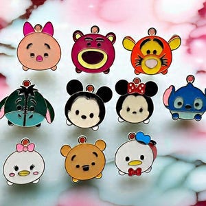 Disney and Friends Emaille Anhänger - Micky, Minnie, Daisy, Donald, Stitch, Lotso, Eeyore, Tigger, Winnie the Pooh & Piglet