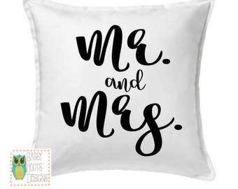 Mr and Mrs pillow, wedding pillow, decorative pillow, cute throw pillows, southern decor, wedding pillow, wedding gifts, bridal shower gift