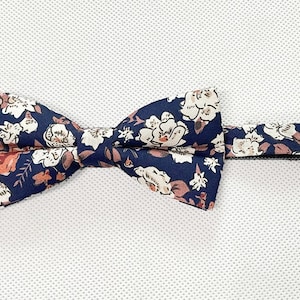 Kids Floral Pre-tied Bowtie. Mens Pre-tie bowtie.