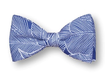 Blue Pre-tied Bowtie. Mens Pre-tied bowtie. Pre-tied Bowtie