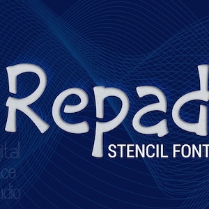 Peut inclure: Graphique numérique avec le mot "Repad" en police pochoir, d'aspect texturé et blanc cassé. Le texte "STENCIL FONT" est en dessous. Le fond est bleu foncé avec un motif ondulé.