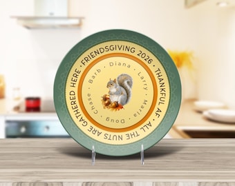 Personalisierter Friendsgiving-Teller 2026, bruchsicherer Teller mit individuellem Namen, Gastgeschenk für die Friendsgiving-Party, „Ich bin unglaublich dankbar, dass hier alle Nüsse gesammelt sind“