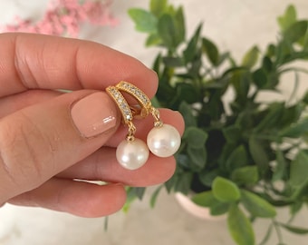 Freshwater Pearl Earrings // Rhintestone Clasp + Freshwater Pearls // Bridesmaid Earrings