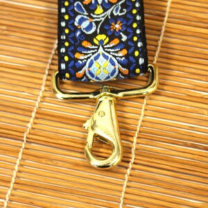 Walker And Williams HP-29-MET Woven Vintage Guitar Style Crossbody Purse Strap Blue and Gold & Brushed Crome Slider bild 8
