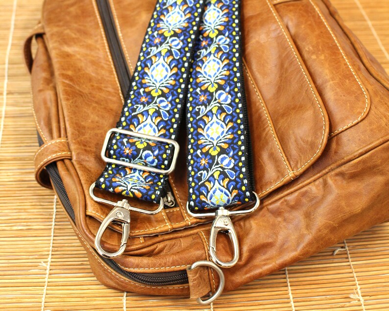 Walker And Williams HP-29-MET Woven Vintage Guitar Style Crossbody Purse Strap Blue and Gold & Brushed Crome Slider bild 2