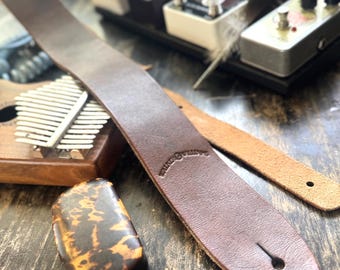 Walker & Williams S-04 Heavy Textured Bourbon Brown Full Grain Soft Italian Leather Rugged Finish Guitar Strap, For All Guitars