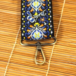 Walker And Williams HP-29-MET Woven Vintage Guitar Style Crossbody Purse Strap Blue and Gold & Brushed Crome Slider bild 7