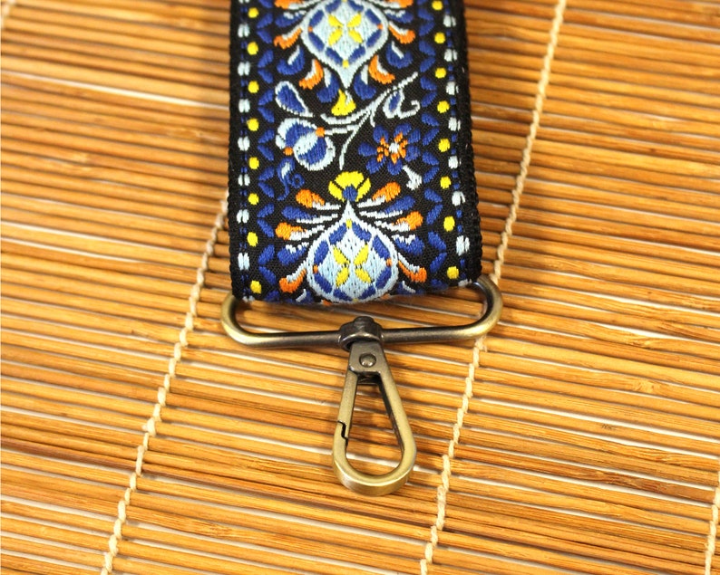 Walker And Williams HP-29-MET Woven Vintage Guitar Style Crossbody Purse Strap Blue and Gold & Brushed Crome Slider bild 7